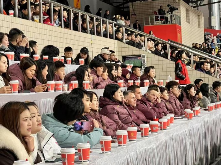 北青体育:中国女足现身中甲赛场,观看重庆铜梁龙vs辽宁铁人
