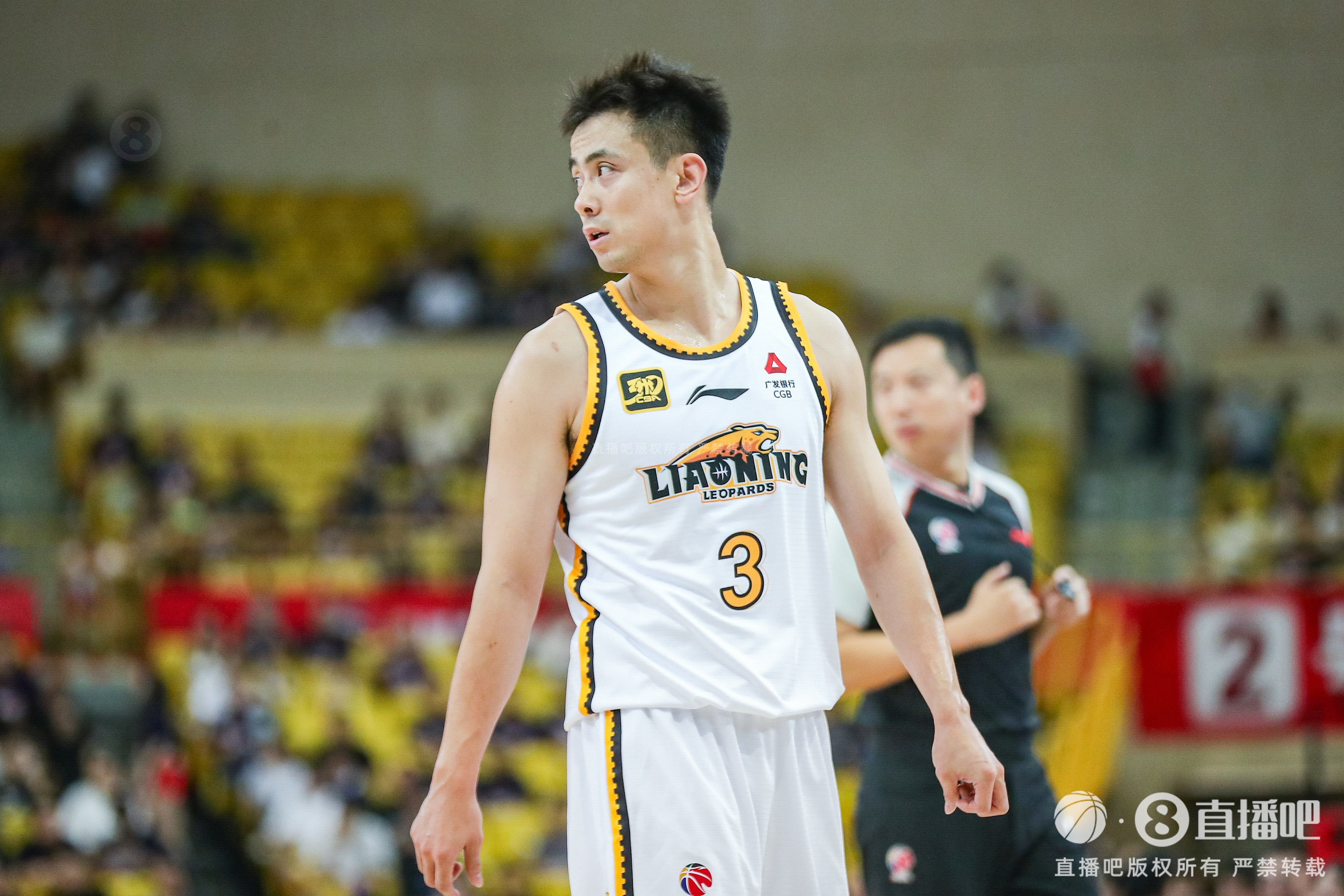 助攻数升至历史第二!赵继伟本场送11助 15中4拿到10分2板3断