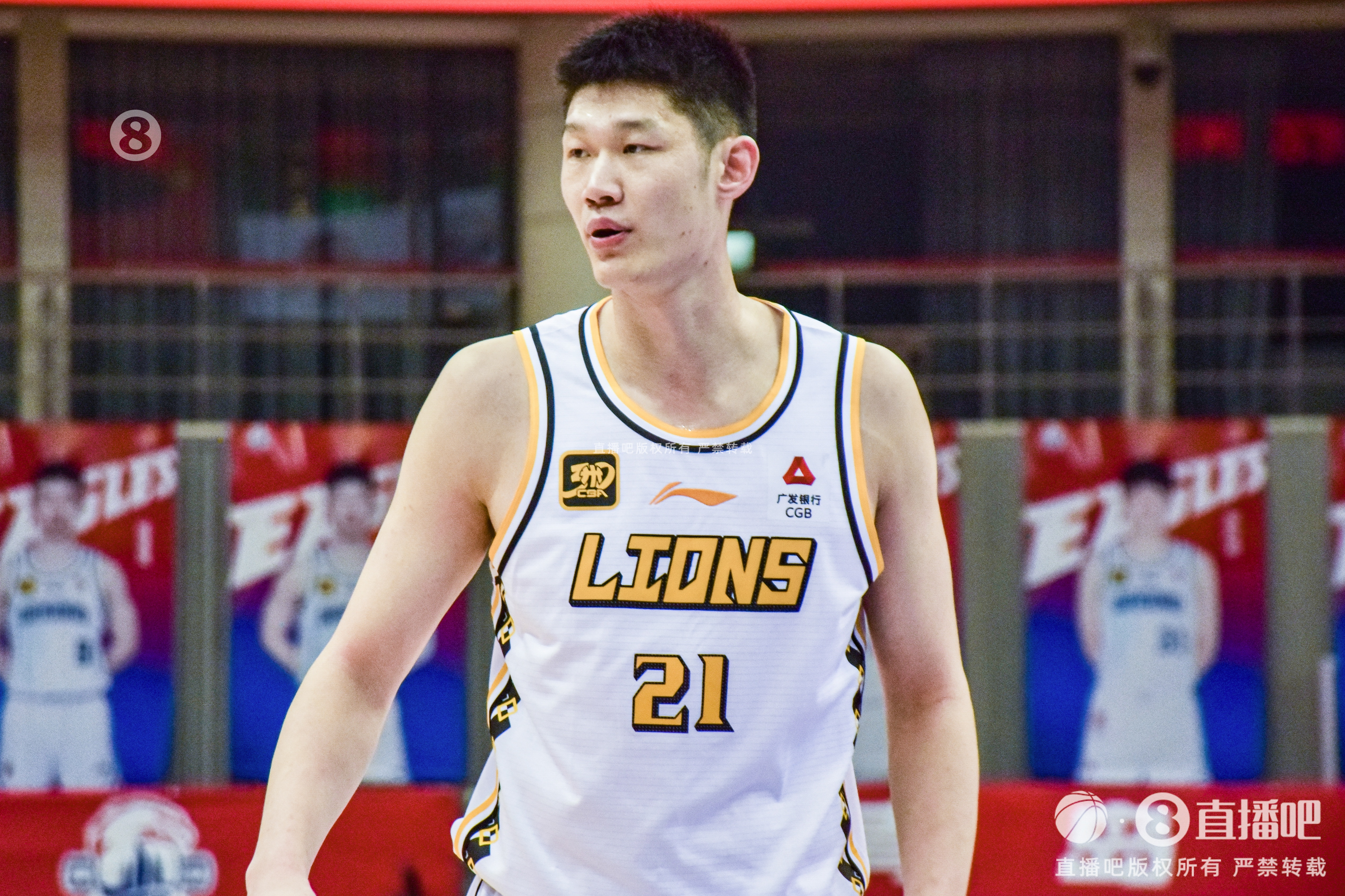 定海神针!胡金秋18分钟13中9拿到21分4板2帽 正负值+36