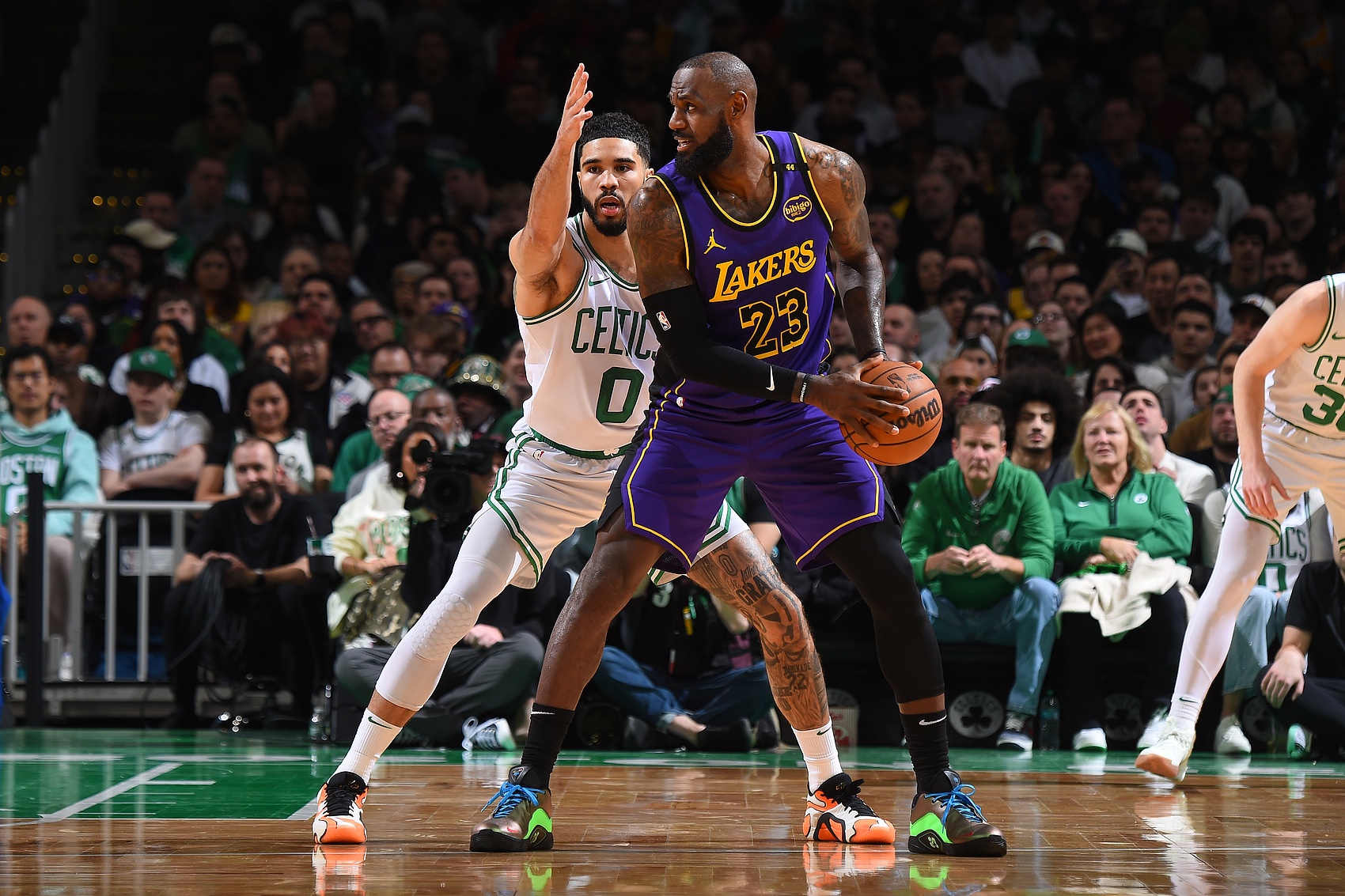 从球场到社会:NBA的门面与多样性 联盟的灵魂与责任